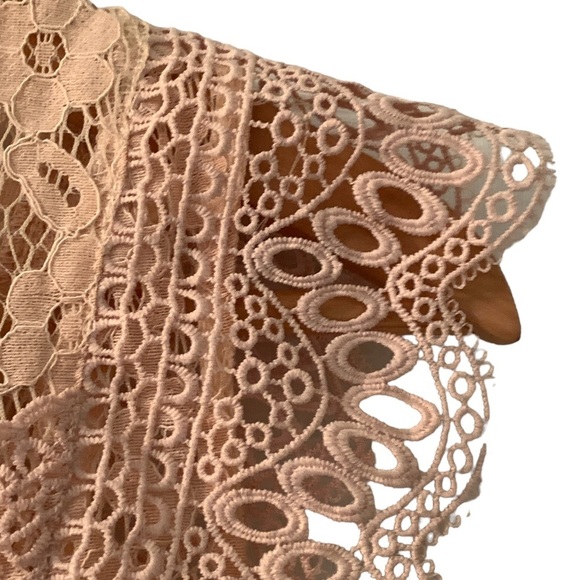 Suzy Shier Lace Blouse - Picture 4 of 6